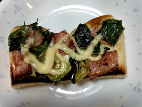 チーズトーストアレンジ 炒めたハム&青梗菜のせて